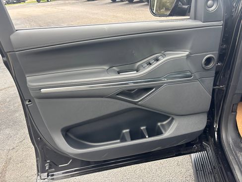 New 2026 Lincoln Navigator L Premier AWD/4WD image 11