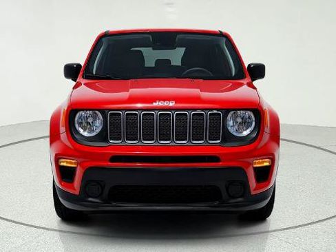 Used 2023 Jeep Renegade Latitude AWD/4WD image 2