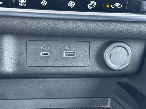 Used 2023 Nissan Rogue SV image 22