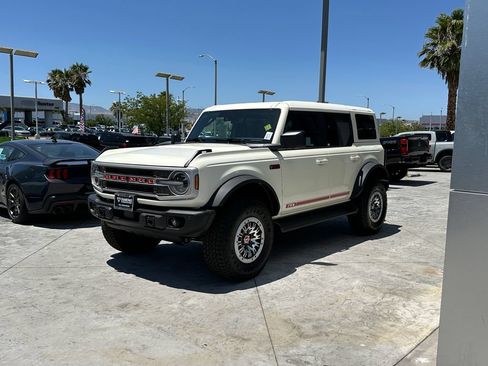 New 2026 Ford Bronco Outer Banks w/ Sasquatch Package AWD/4WD image 2