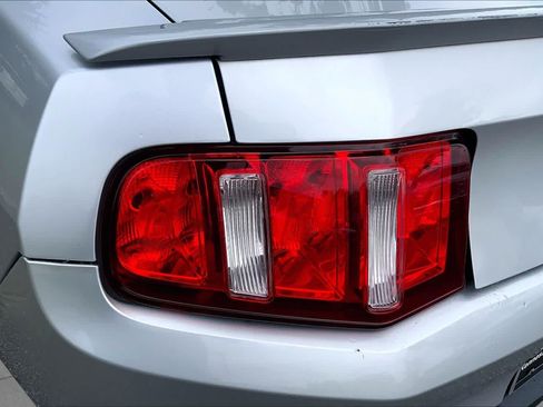 Used 2010 Ford Mustang Premium RWD image 23