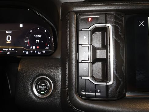 Used 2022 GMC Yukon XL Denali AWD/4WD image 16