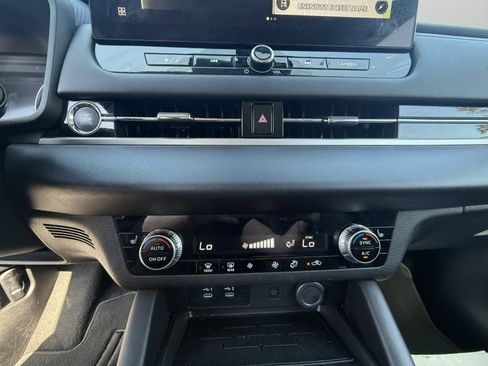 Used 2025 Mitsubishi Outlander SE FWD image 13