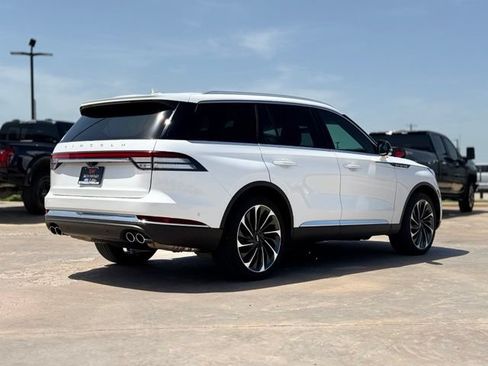 Used 2023 Lincoln Aviator Reserve w/ Equipment Group 201A AWD/4WD image 2