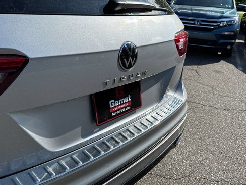 Certified 2023 Volkswagen Tiguan SE R-Line FWD image 39