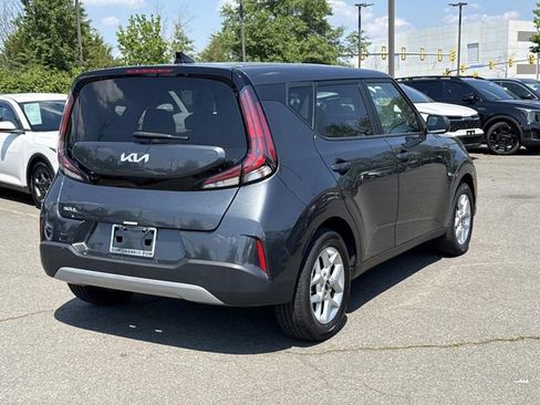 Used 2024 Kia Soul LX w/ Option Group 015 FWD image 2
