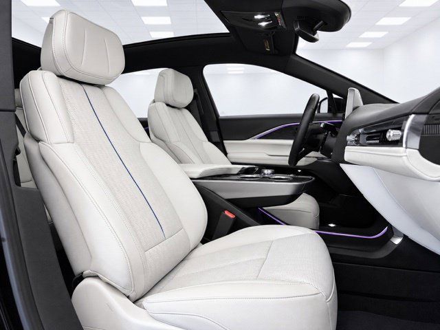Used 2024 Cadillac Lyriq Sport AWD/4WD image 16