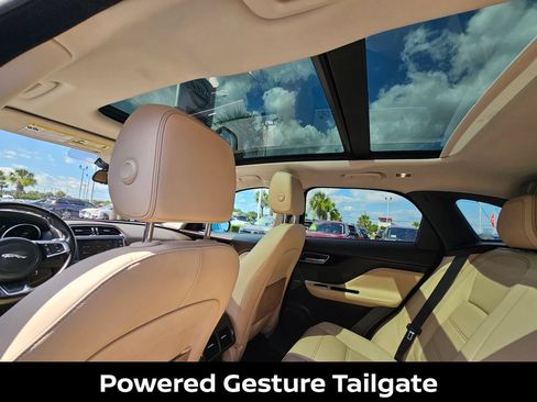 Used 2018 Jaguar F-PACE Prestige AWD/4WD image 16