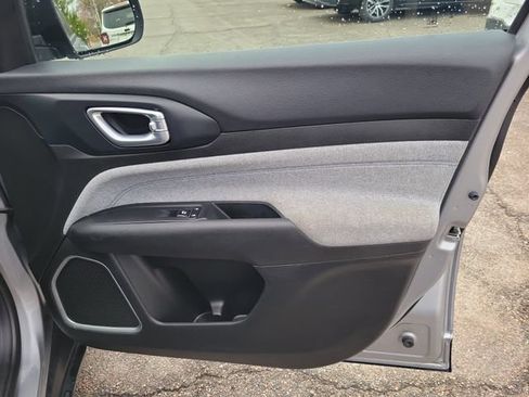 Used 2024 Jeep Compass Latitude w/ Altitude Special Edition AWD/4WD image 36