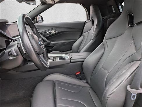 Used 2025 BMW Z4 sDrive30i w/ Premium Package image 10