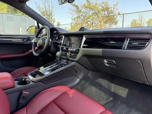 Used 2025 Porsche Macan S image 24