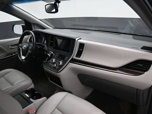 Used 2016 Toyota Sienna XLE FWD image 55
