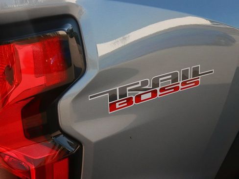 Used 2025 Chevrolet Colorado Trail Boss AWD/4WD image 8