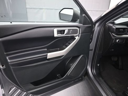 Certified 2021 Ford Explorer XLT RWD image 17