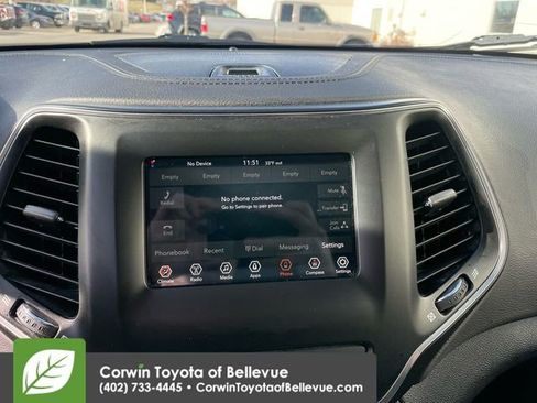 Used 2019 Jeep Cherokee Latitude w/ Popular Appearance Group image 20