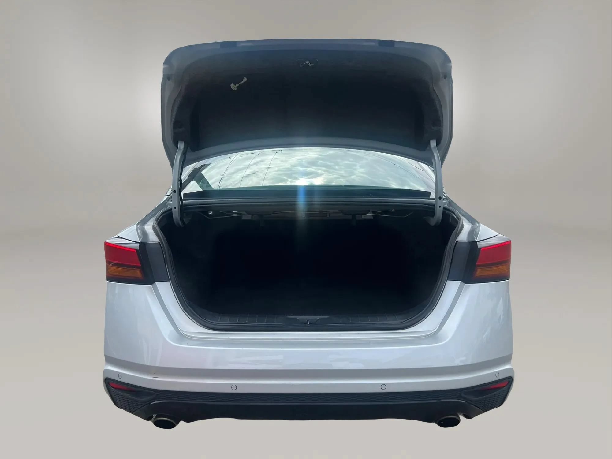 Used 2024 Nissan Altima 2.5 SR FWD image 9
