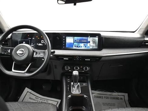 Used 2025 Nissan Kicks SV FWD image 19