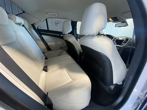 Used 2023 Chrysler 300 Touring L w/ Comfort Group image 19