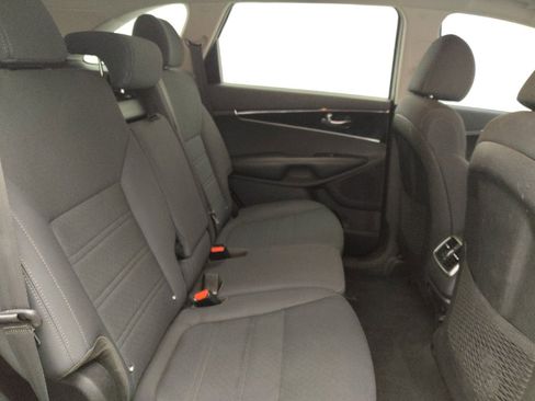 Used 2019 Kia Sorento FWD image 19