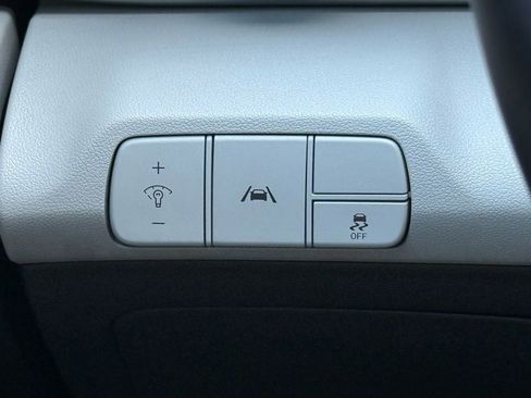 Used 2021 Hyundai Elantra Limited w/ Cargo Package image 17