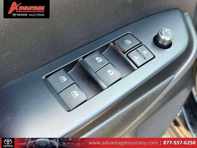 Used 2018 Toyota Highlander Plus AWD/4WD image 19