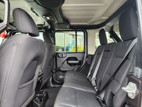 Used 2018 Jeep Wrangler Unlimited Sport S AWD/4WD image 37