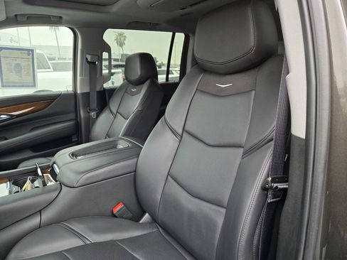 Used 2020 Cadillac Escalade ESV Premium Luxury image 15