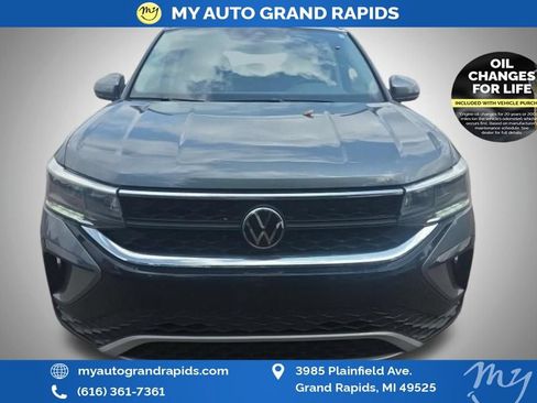Used 2023 Volkswagen Taos SE w/ Panoramic Sunroof Package AWD/4WD image 38
