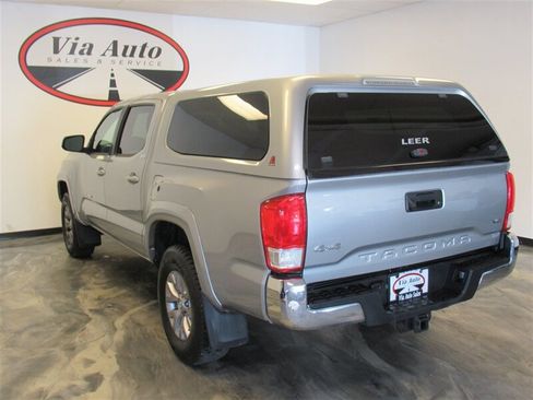 Used 2016 Toyota Tacoma SR5 image 10