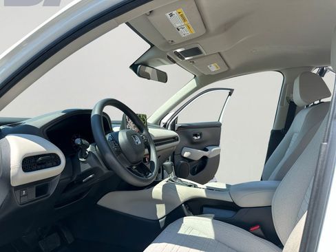 Certified 2024 Honda HR-V LX image 9