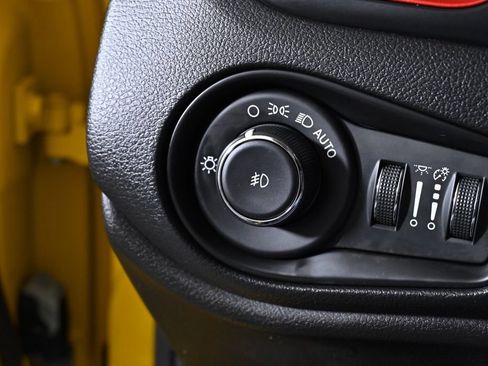 Used 2019 Jeep Renegade Trailhawk AWD/4WD image 22