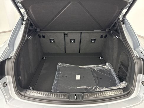 Used 2025 Porsche Macan AWD/4WD image 33