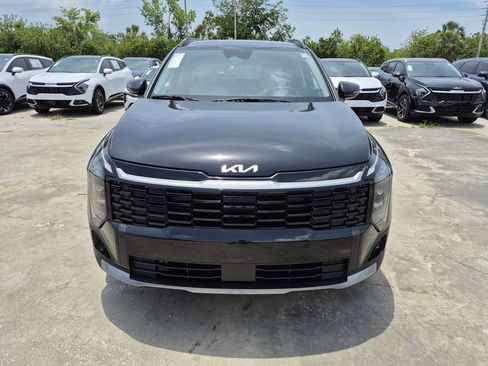 Certified 2026 Kia Sportage EX w/ EX Panorama Roof Package FWD image 3