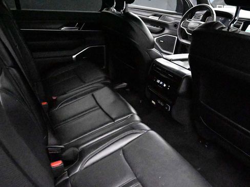 Used 2024 Jeep Wagoneer L Series II w/ Flexible Seating Group AWD/4WD image 35