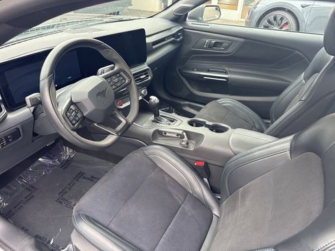 Used 2025 Ford Mustang Dark Horse image 9