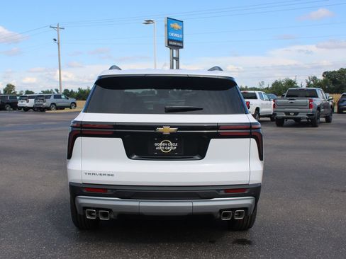 New 2027 Chevrolet Traverse LT w/ Driver Confidence Package FWD image 8