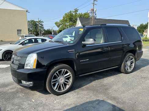 Used 2013 Cadillac Escalade Premium AWD/4WD image 4
