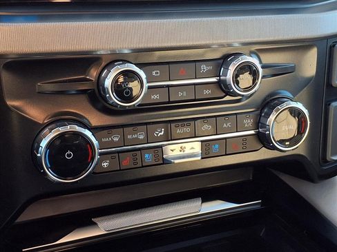 Used 2025 Ford F450 Platinum w/ Platinum Plus Package image 7