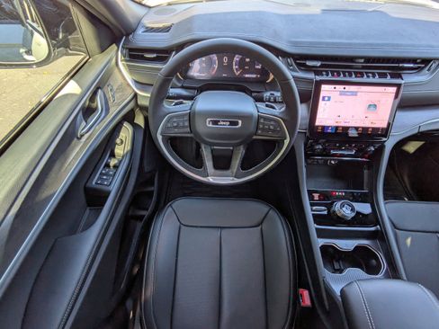 New 2025 Jeep Grand Cherokee Limited image 17