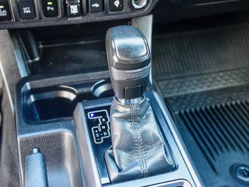 Used 2022 Toyota Tacoma TRD Off-Road image 27