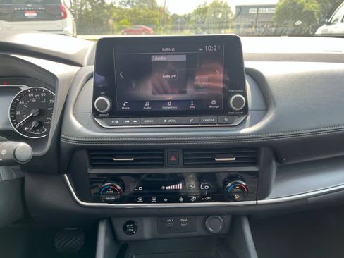 Used 2025 Nissan Rogue SV FWD image 10