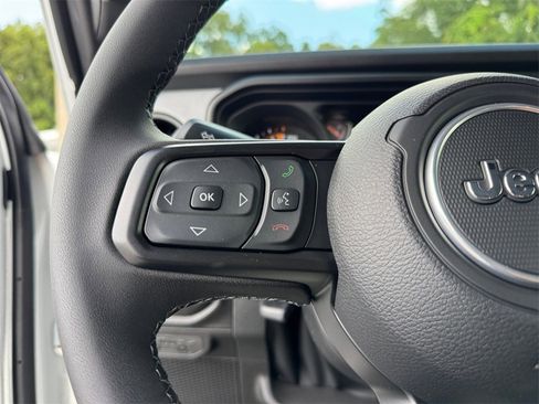 New 2025 Jeep Gladiator Sport image 19