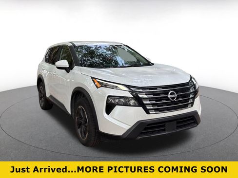 Used 2025 Nissan Rogue SV FWD image 1