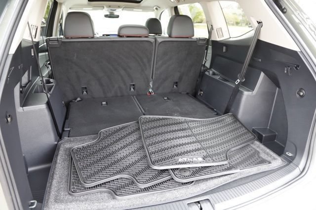Used 2025 Volkswagen Atlas Peak Edition SE AWD/4WD image 7