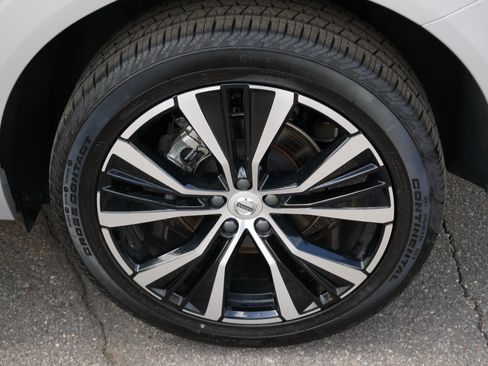Used 2025 Volvo XC60 B5 Plus AWD/4WD image 15