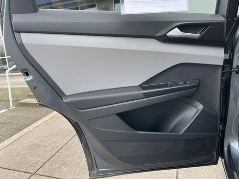 Used 2023 Volkswagen Taos SE w/ Panoramic Sunroof Package image 13