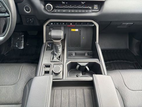 Used 2023 Toyota Tundra Limited image 29