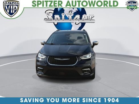 Used 2023 Chrysler Pacifica Limited AWD/4WD image 4