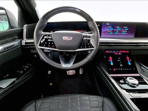 Used 2025 Cadillac Escalade ESV V AWD/4WD image 6