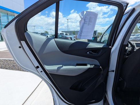 Certified 2022 Chevrolet Equinox LS w/ LPO, Floor Liner Package AWD/4WD image 28